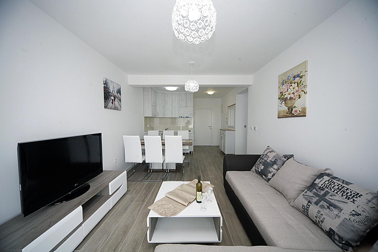 Sea Star Apartment Dobra Voda Exteriér fotografie