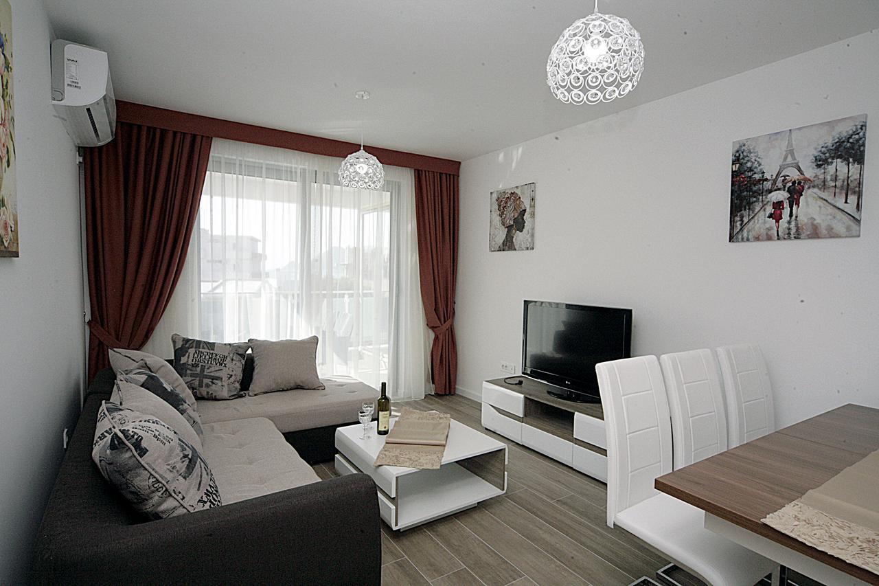 Sea Star Apartment Dobra Voda Exteriér fotografie