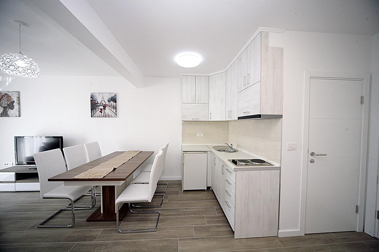 Sea Star Apartment Dobra Voda Exteriér fotografie