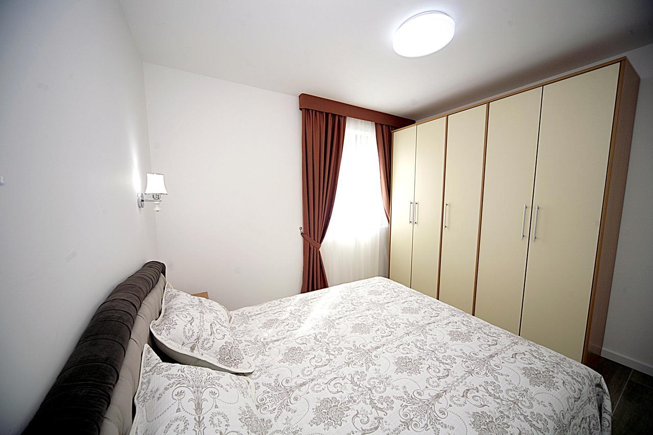 Sea Star Apartment Dobra Voda Exteriér fotografie