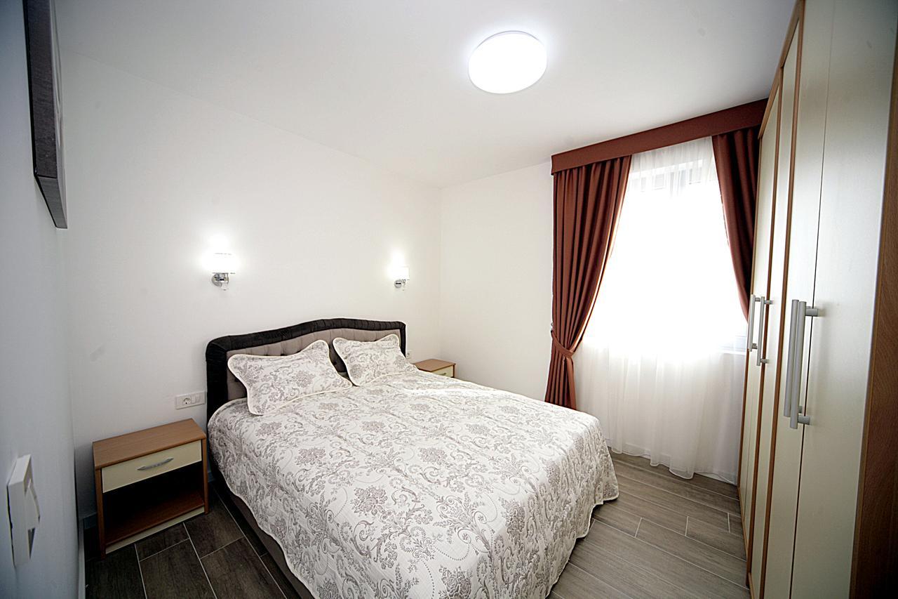 Sea Star Apartment Dobra Voda Exteriér fotografie