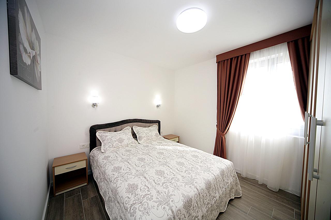 Sea Star Apartment Dobra Voda Exteriér fotografie
