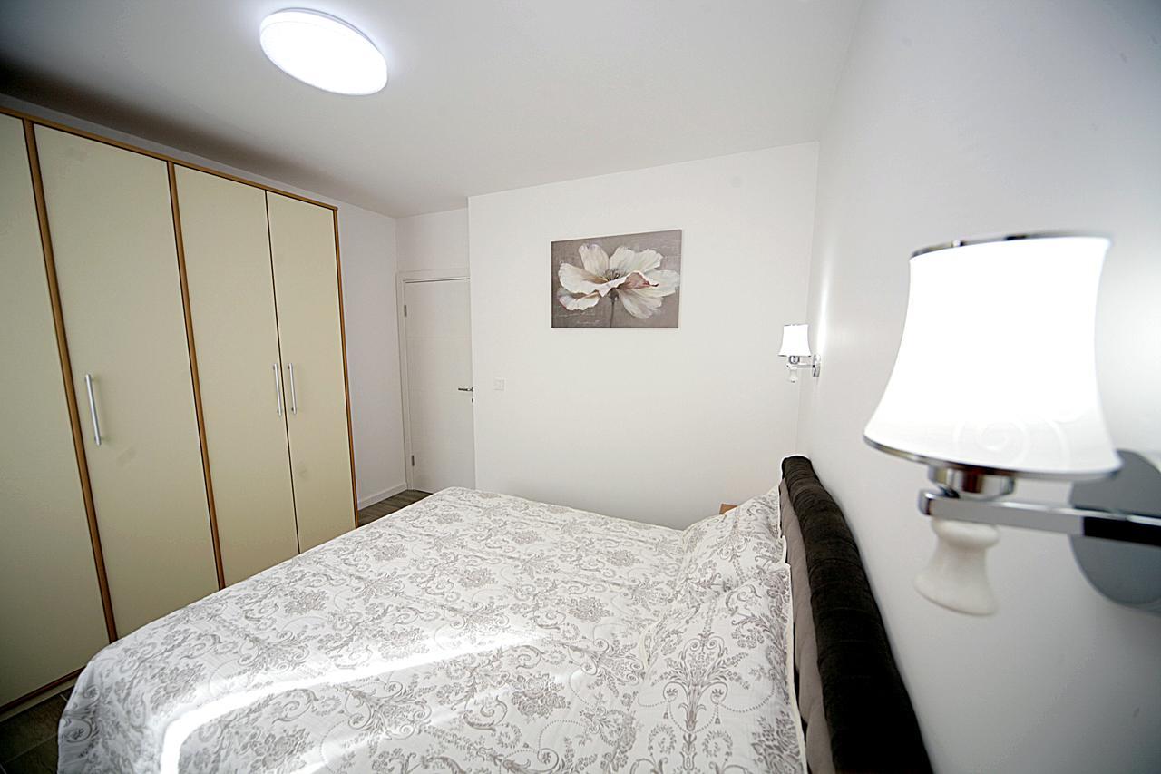Sea Star Apartment Dobra Voda Exteriér fotografie